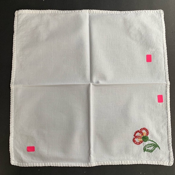 4 Vintage 1940s Flour Sack Embroidered Napkins - Picture 6 of 7